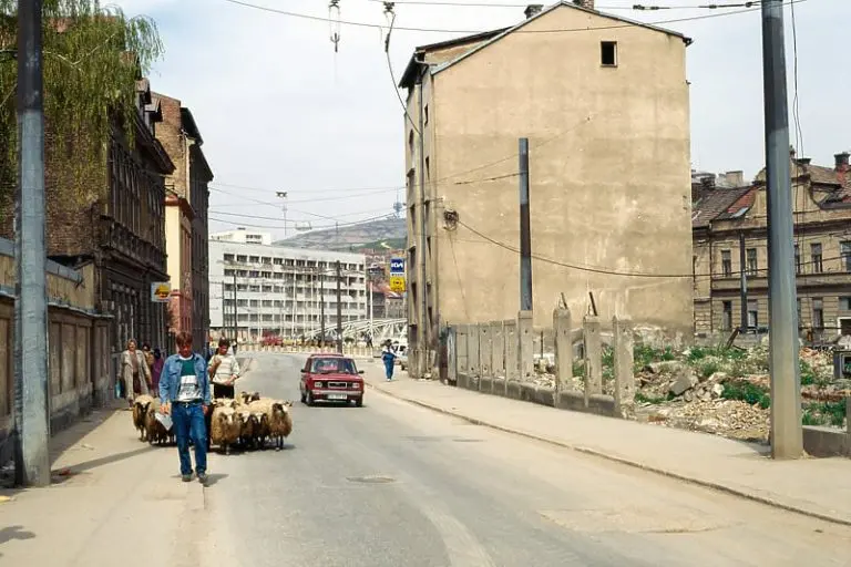 Kanadski fotograf traži čovjeka s fotografije koju je snimio 1996. godine u Sarajevu: Prepoznajete li ga?