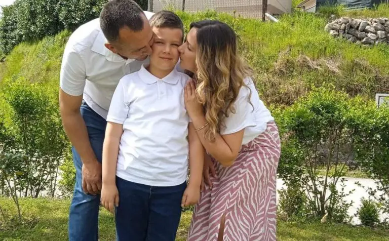 Dječak Edi treba našu pomoć, u poplavama ostao bez oba roditelja