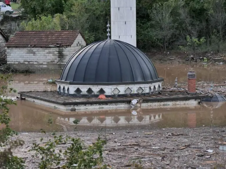 Imam iz Donje Jablanice iznio teške optužbe: Mašine bile za vrijeme posjete Fon der Lajen i onda su povučene