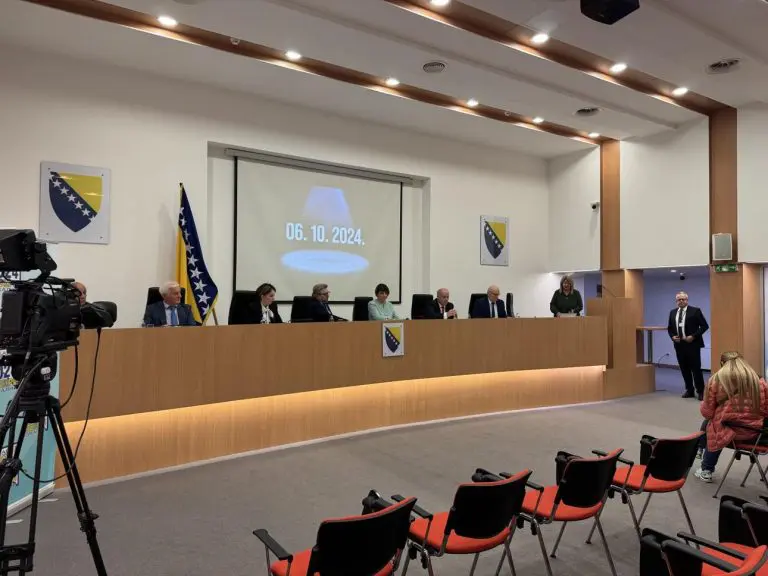 Funkcionerska kampanja: (Ne)legalna zloupotreba moći 