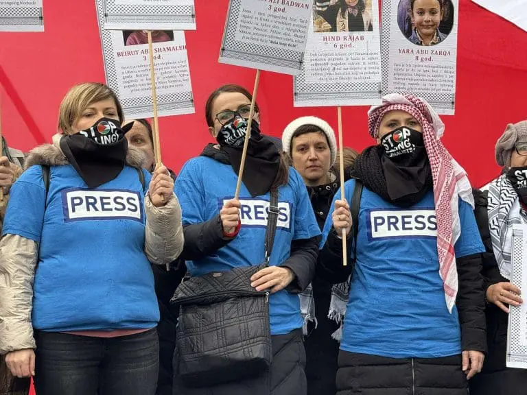 Protesti u Sarajevu: Stop ubijanju djece, doktora i novinara u Palestini