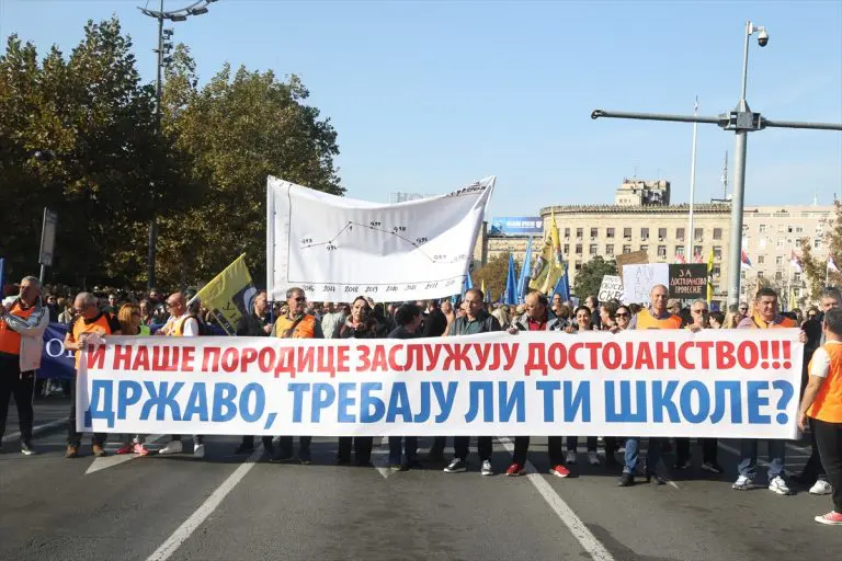 ŠTRAJK PROSVJETNIH RADNIKA U SRBIJI: Nudi li vlada ono što sindikati traže?