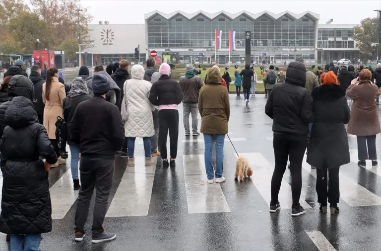 Srbija i danas staje na 15 minuta: Protest ispred Skupštine Vojvodine