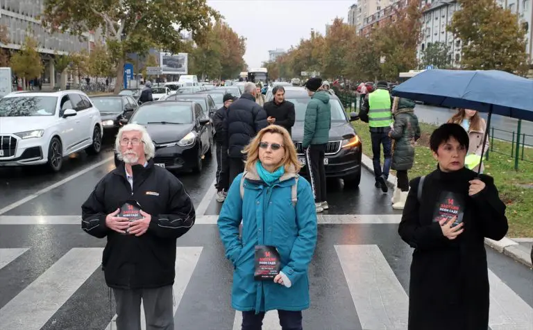 Novi Sad: Autom upao na blokadu, oborio profesoricu, žena prevezena u bolnicu