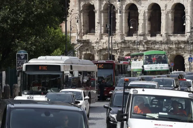 Hiljade radnika širom Italije u generalnom štrajku, traže bolje plate i usluge