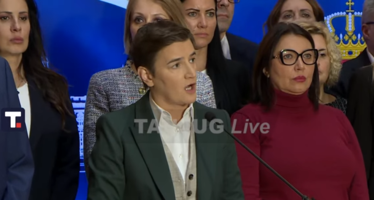 Obraćanje Ane Brnabić uz zvižduke i pištaljke opozicije
