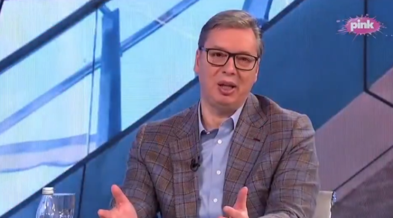 “Kaži šta se desilo, NE SMARAJ NAS”: Kako je Vučić “prekinuo” poslanika SNS-a na Pinku