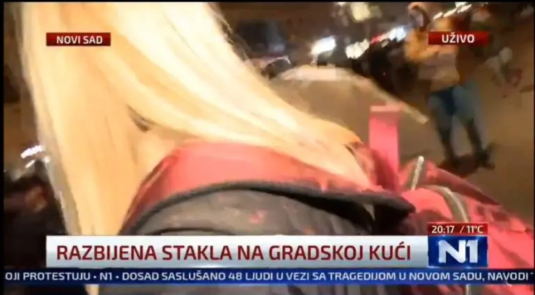 Napad na ekipu N1, plastičnom ambalažom pogođene i reporterke 021.rs