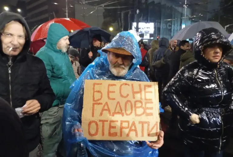 Protest u Beogradu: Život nam se pretvorio u veliku sahranu i mi to moramo prekinuti