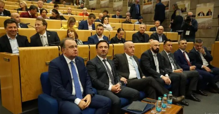 Kako Vlada FBiH mjesecima ignoriše nevladin sektor, opoziciju i Ambasadu SAD-a