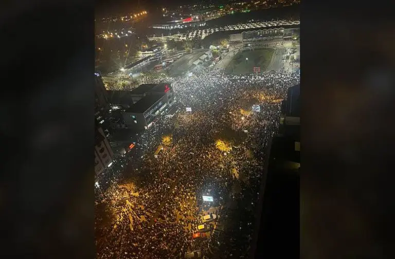 Veliki protest u Novom Sadu zbog nesreće na Željezničkoj stanici: Okupljeni traže kazne za odgovorne