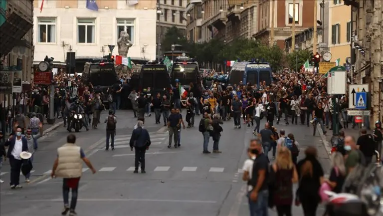 Na hiljade italijanskih radnika štrajkuje, neki su izašli i na ulice: Ne obraćaju se samo vladi već i poslodavcima