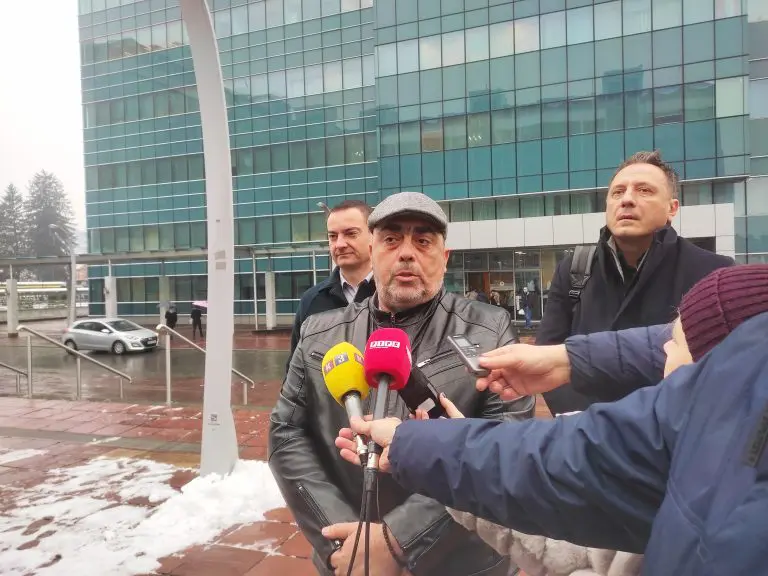 “Nemamo novca ni za jednu marku povećanja”: Sindikati ogorčeni odgovorom Vlade!