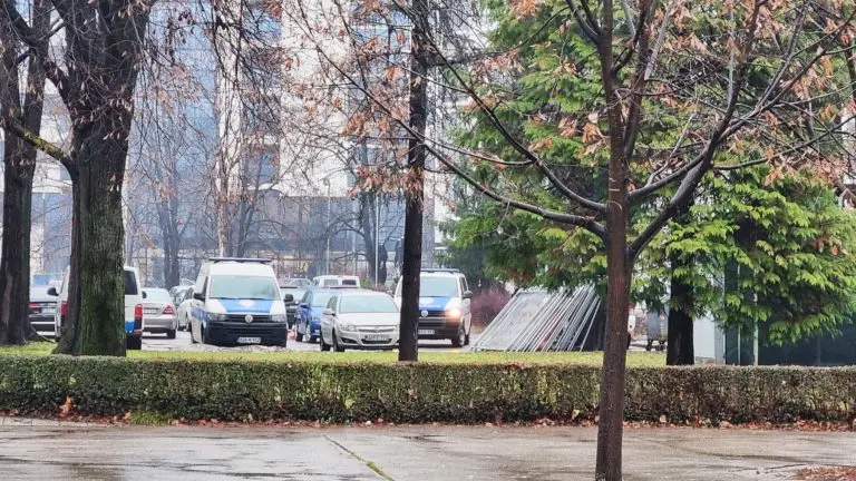 DANAS DAN D: Ogroman broj policajaca ispred NSRS
