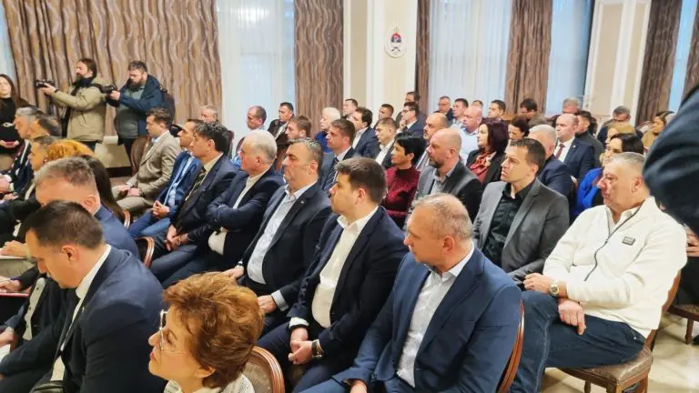 Burno na sjednici Saveza opština: Stanivuković poziva na kompromis, Kovač na proteste!