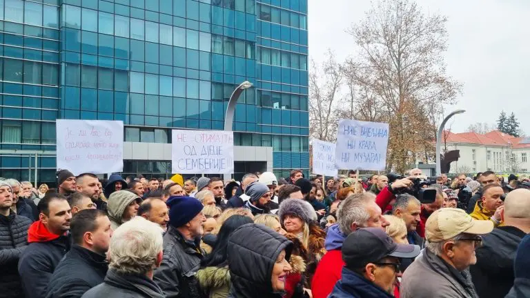 Protestna šetnja ka Vladi RS: Stanivuković i Petrović otkrivaju daljnje korake u borbi protiv spornog zakona!