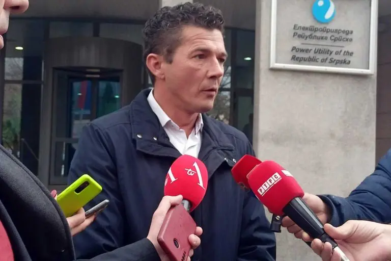 Tepavčević: Da li ste prodali Elektroprivredu RS i kome?
