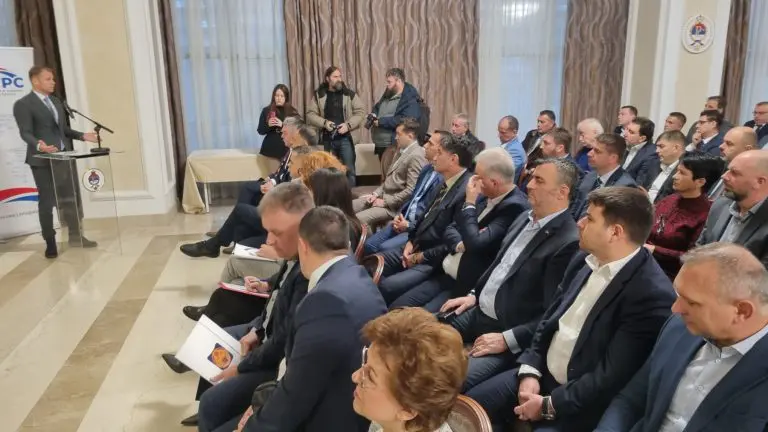 Stanivuković se obraća, stigli i Petrović, Govedarica…