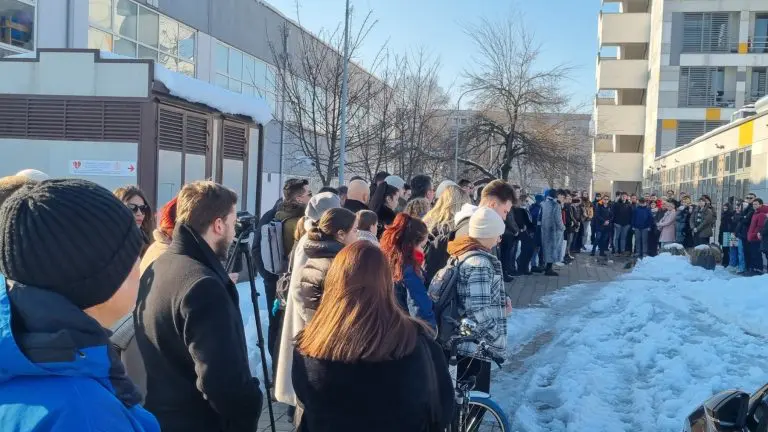 Banjalučki studenti u još masovnijem broju uz svoje kolege u Srbiji: “Ne odustajemo!”