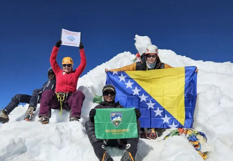 Hasna Smječanin i Emira Hukić osvojile vrh Imja Tse na Himalajima: Bilo je naporno, ali vrijedi