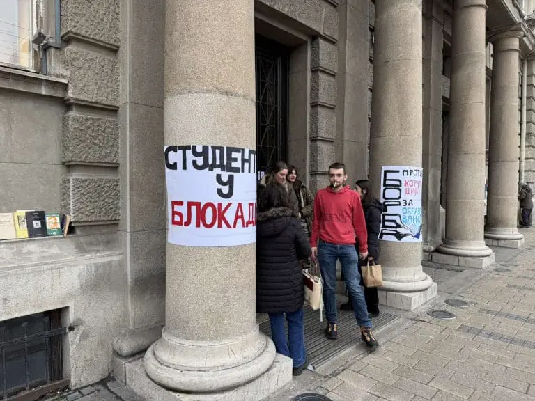Zbog 15 mrtvih u Novom Sadu srbijanski studenti danima blokiraju fakultete, zbog 18 žrtava u Donjoj Jablanici nema protesta studenata