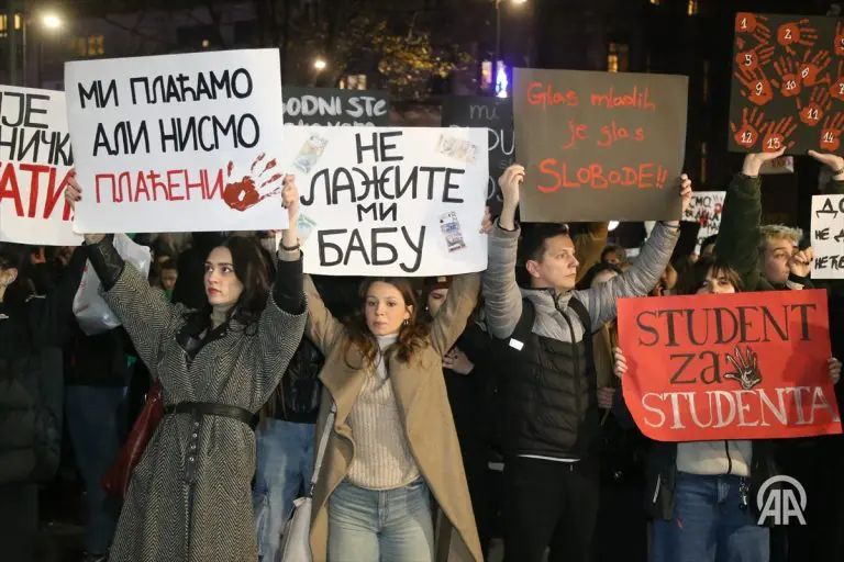 Srbija zastaje i danas u 11:52: Na ulice izlaze i glumci, advokati, prosvjetari, poljoprivrednici…