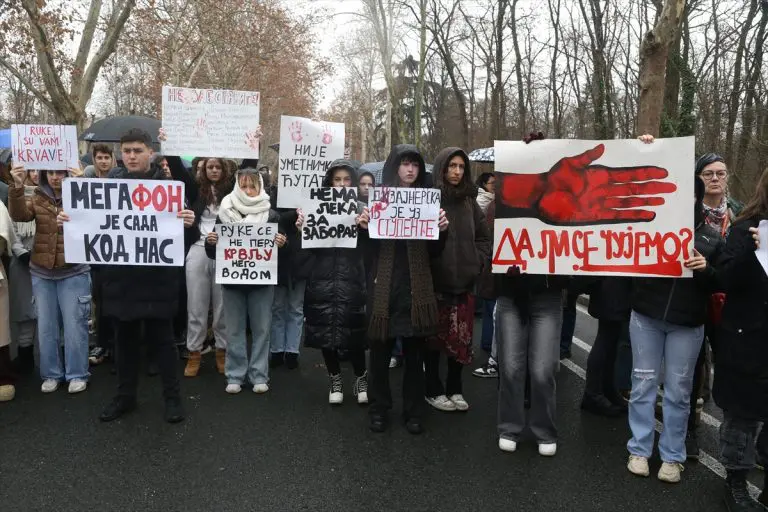 Omladina gruva, čitaju režim kao bukvar