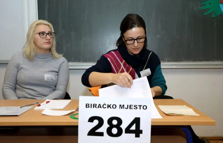 Otvorena birališta, osam kandidata u utrci za predsjednika Hrvatske