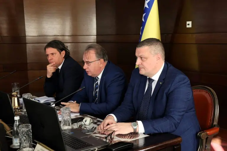 Umjesto trajne reforme, usvojena tajna uredba!