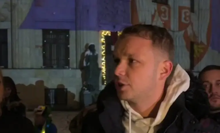 Draško Stanivuković ispred Palate: Režim udara na narod