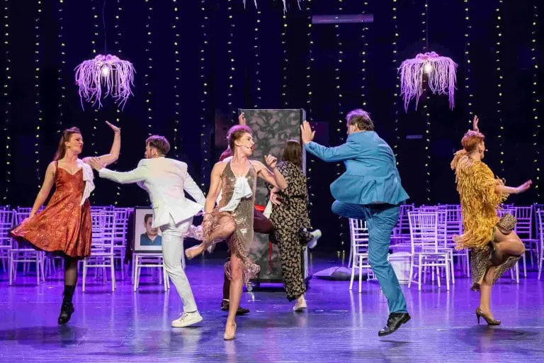 U sklopu Donatorske večeri “Uz nju-za njenu slobodu!”  i predstava „Seljačaka opera“ na sceni Narodnog pozorišta Sarajevo 27. decembra