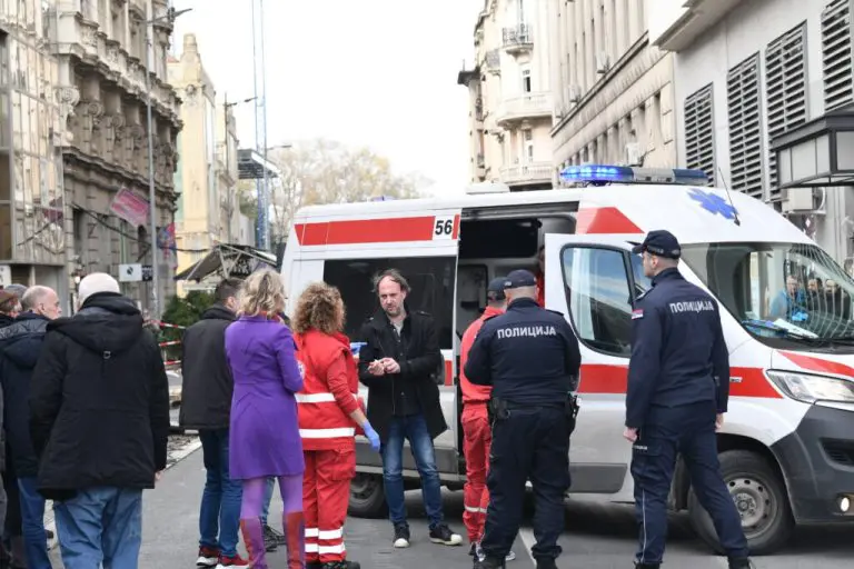 Beograd: Vozač autom uletio među demonstrante, ima povrijeđenih