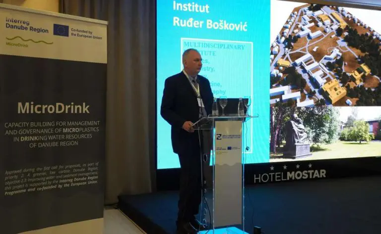 Stručnjaci upozorili: Sve više mikroplastike u hrani i vodi!