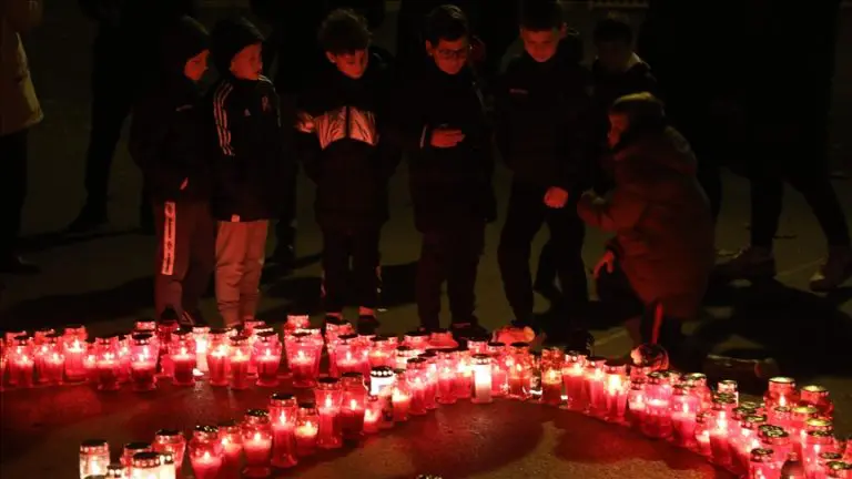 Mimohod u Zagrebu zbog krvavog napada u školi: “Sve ste uzeli, djecu ne damo”