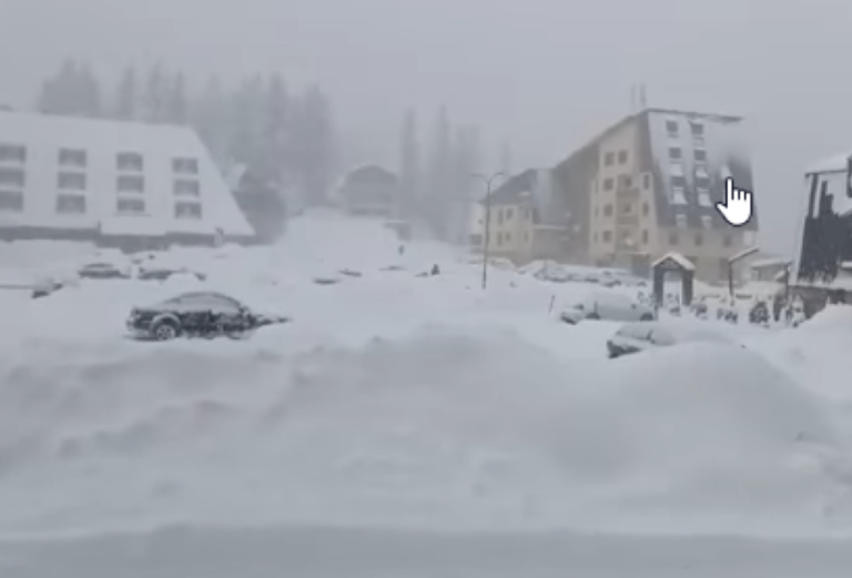 Gosti na Vlašiću zarobljeni u snježnom nanosu