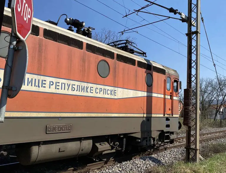 Željeznice RS tone u gubicima: Dug premašio 295 miliona, radnici bez osiguranja i plata
