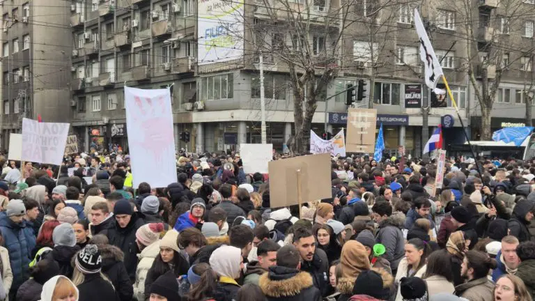 “Ne damo kolege”: Veliki protest u Beogradu zbog gaženja studentkinje
