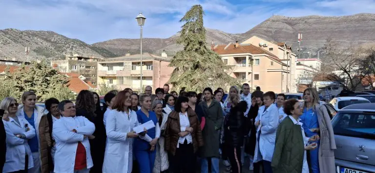 Alarm je upaljen: Trebinjski medicinari napuštaju struku i odlaze da rade u butike i prodavnice u Dubrovniku (FOTO)
