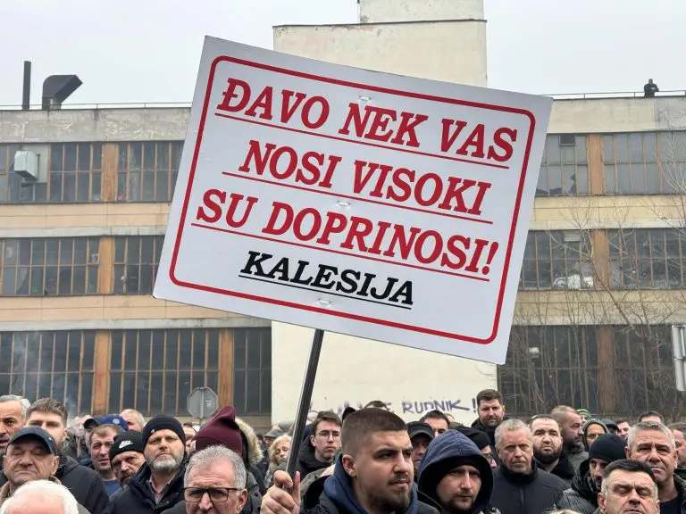 Privrednici vjeruju da su premijer i njegov zamjenik pijani i drogirani donijeli odluku o minimalnoj plati