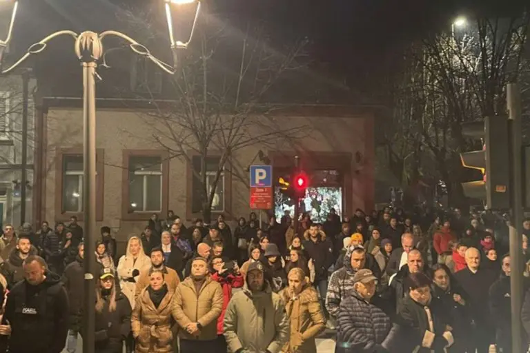 Protest na Cetinju: Građani odali počast stradalima, traže ostavku ministra