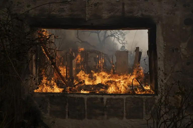 Osiguranja u SAD-u ostavljaju na cjedilu pogođene u požarima u Kaliforniji