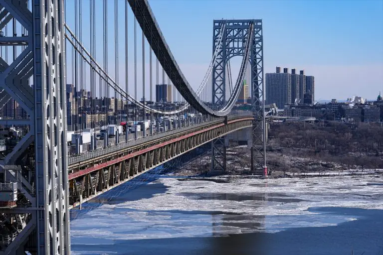 Usljed hladnog talasa zaleđena rijeka Hudson u New Yorku