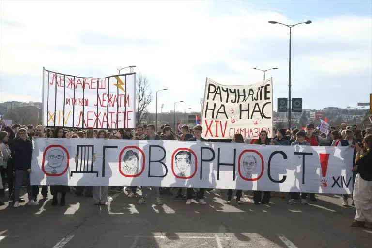 Novosađani dočekali studente iz Beograda (VIDEO)