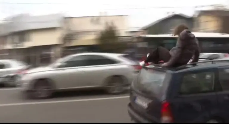 Automobilom udario i nosio na krovu studentkinju tokom odavanja pošte