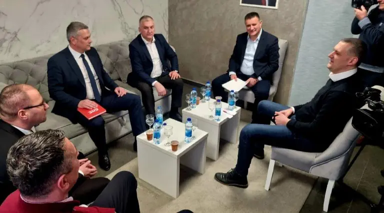 Sastanak u SNSD-u: Pogledajte ko je došao kod Vlade Đajića