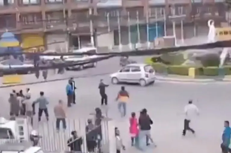 Kamere zabilježile trenutak kad je zemljotres pogodio Tibet: Ljudi bježe, betonske konstrukcije padaju