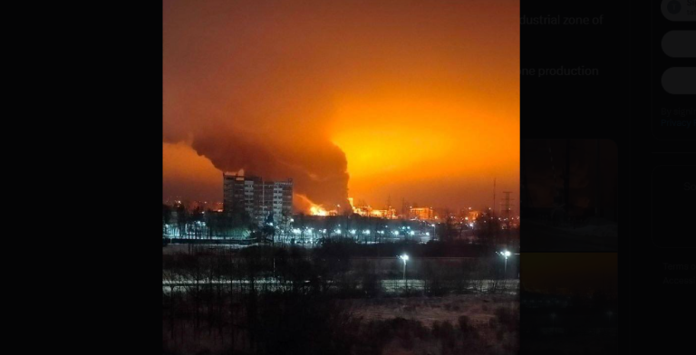 Gori i u Rusiji, vatrogasce dovoze vozovima (VIDEO)