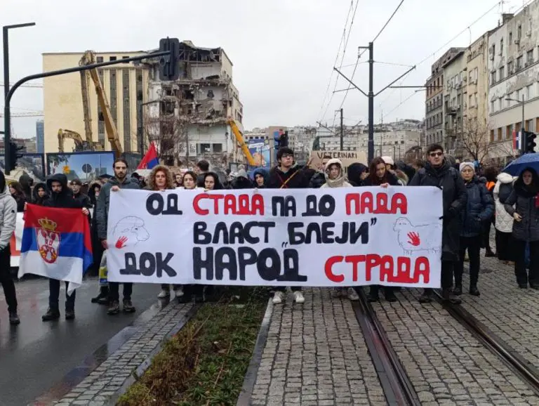 Protest studenata u Beogradu: Blokade saobraćaja i poruke “Od sada pa do pada vlasti”