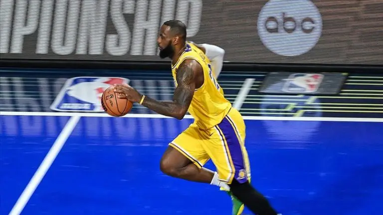 LeBron James ušao u istoriju igrajući u NBA ligi i kao tinejdžer i kao 40-godišnjak