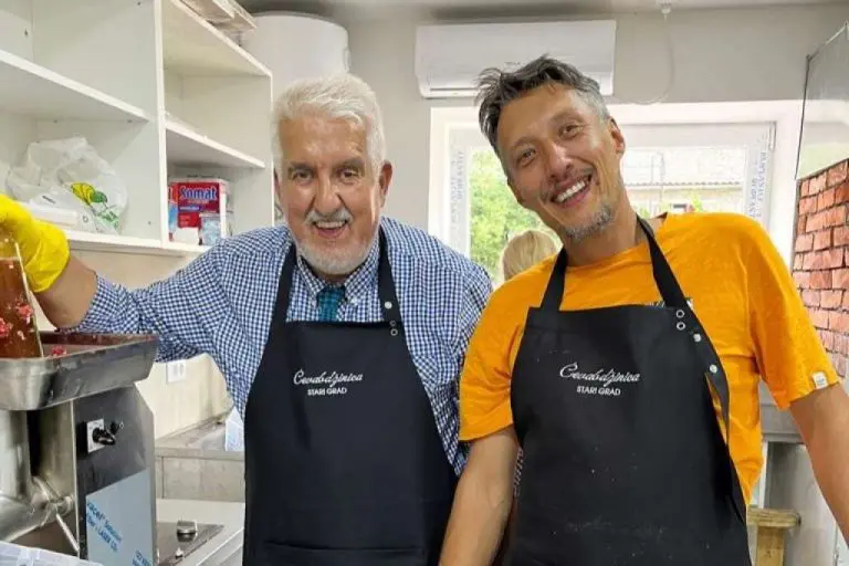 Mladi biznismen iz Engleske otvorio halal restoran u svom rodnom gradu